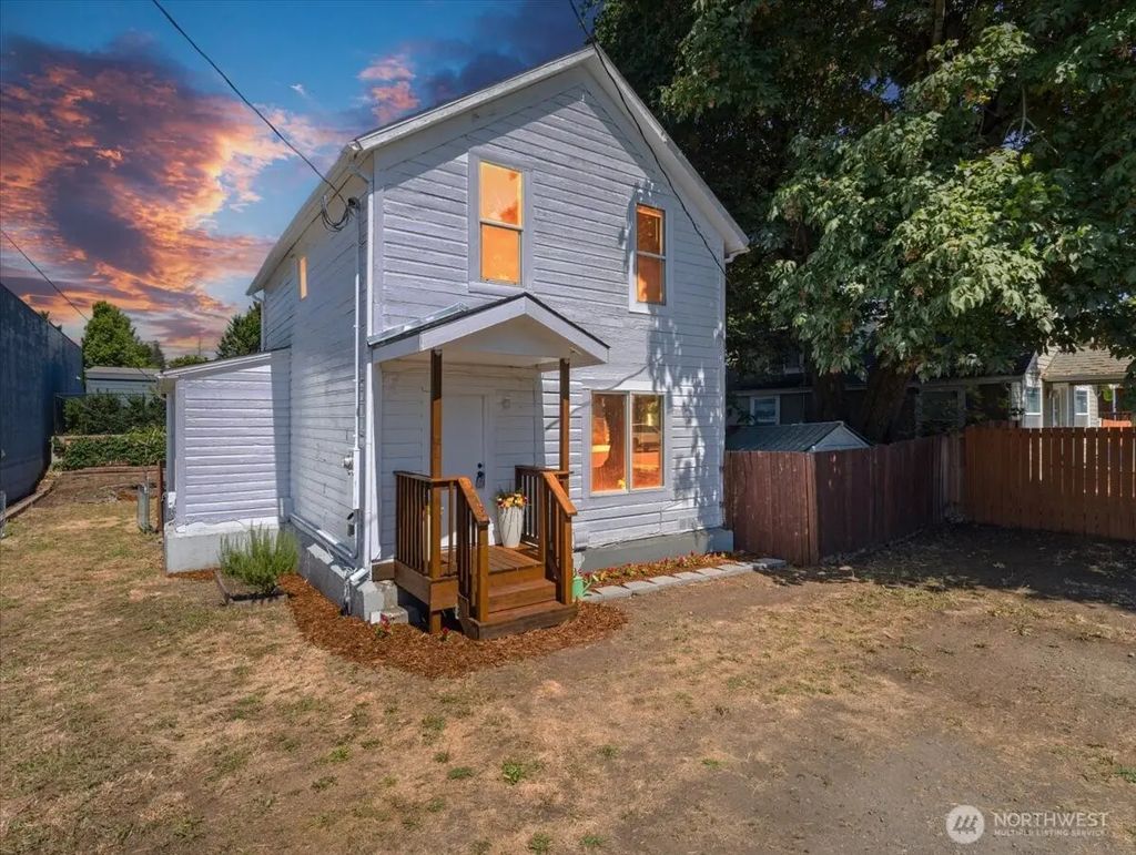 1108 W 14th Street W, Vancouver