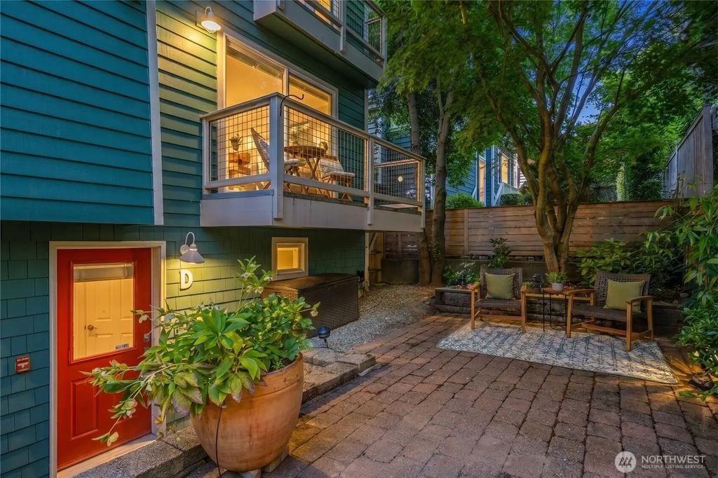 3648 Francis Avenue N D, Seattle