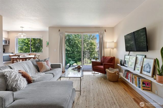 610 Aloha Street 302, Seattle