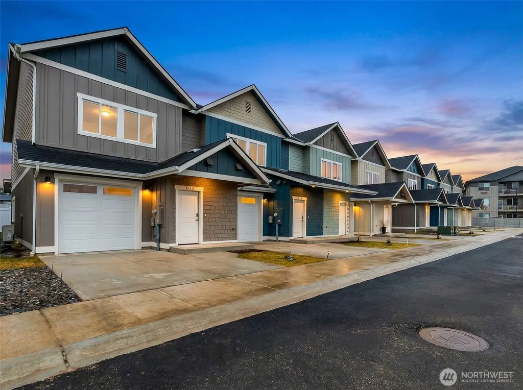 1075 Red Apple Road F21, Wenatchee