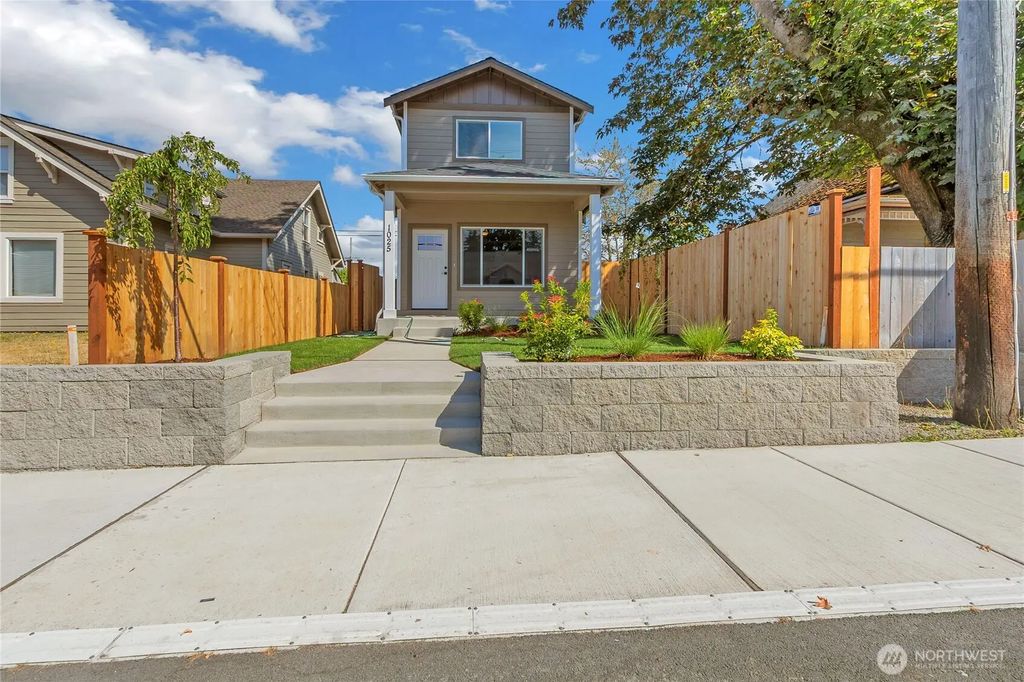 1025 E 64th S, Tacoma