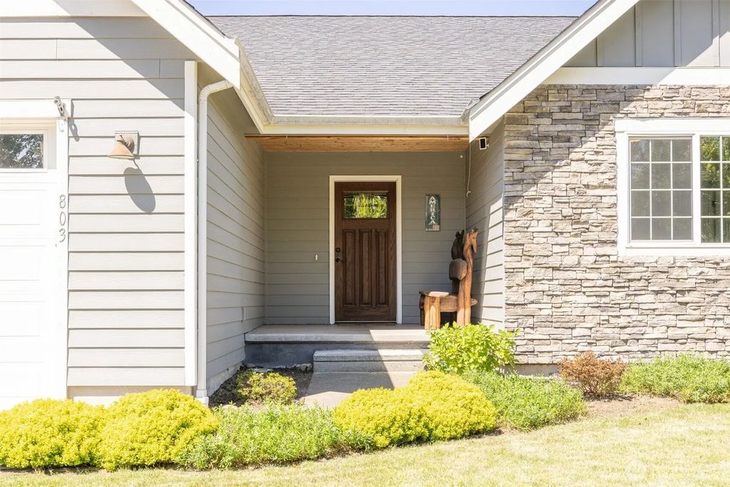 803 Mapleridge Drive, Everson