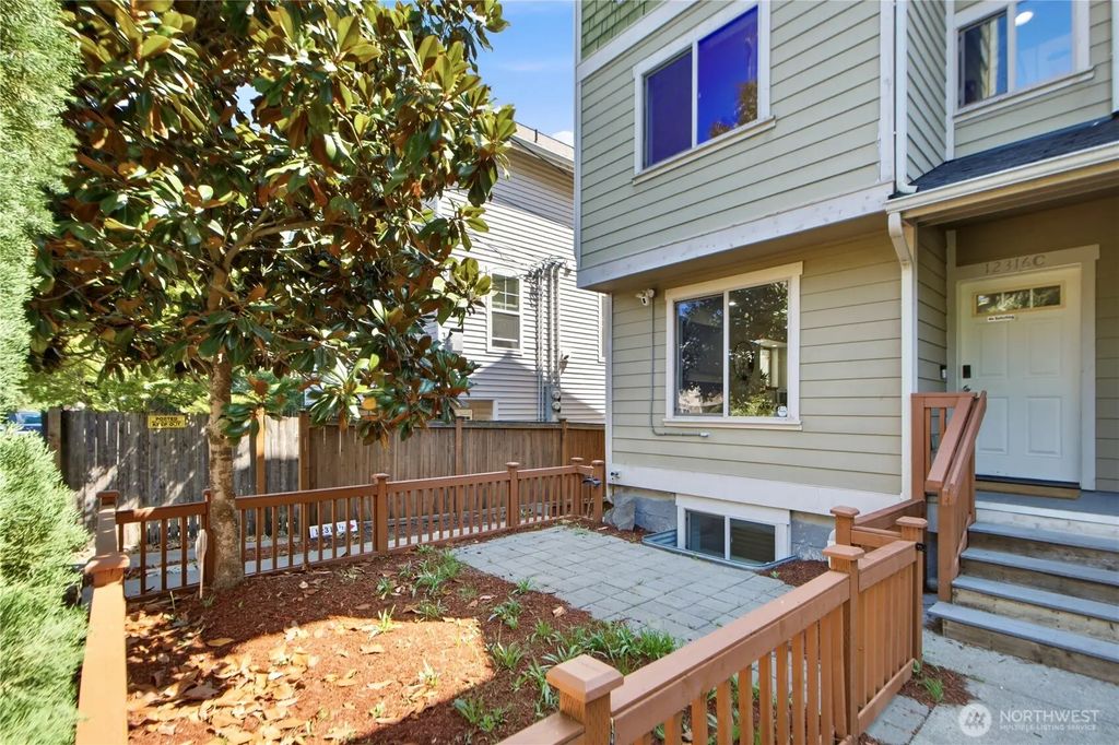 12316 33rd Avenue Ne C, Seattle