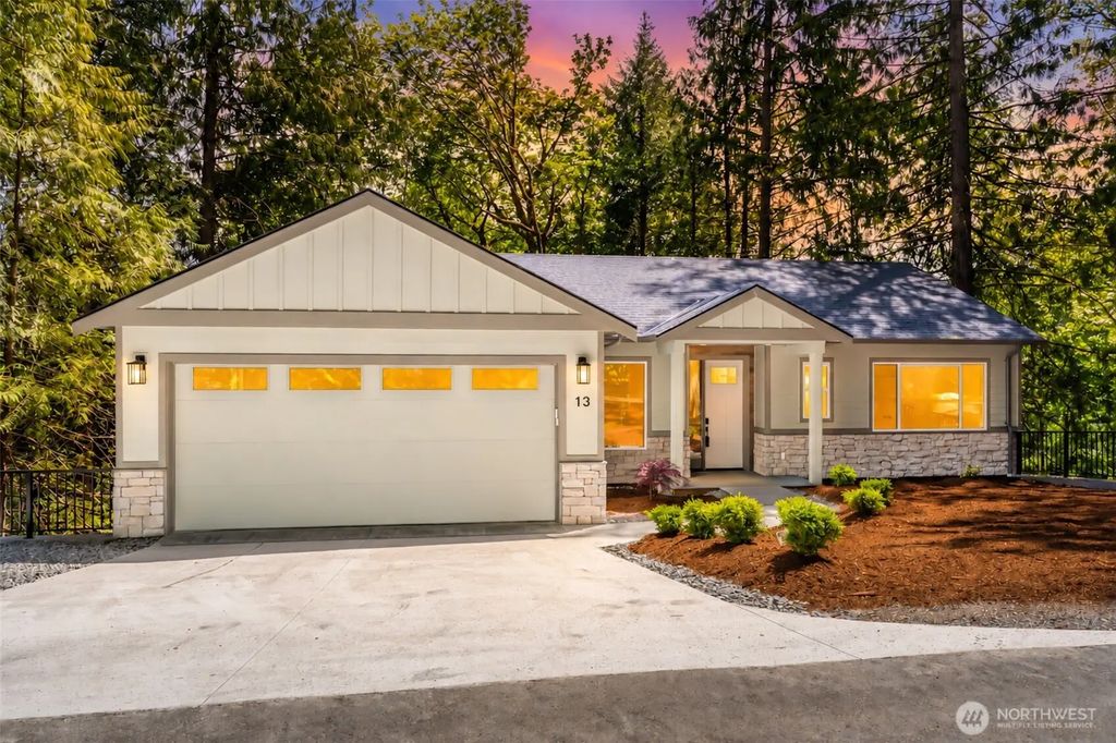 13 Deer Run Lane, Bellingham