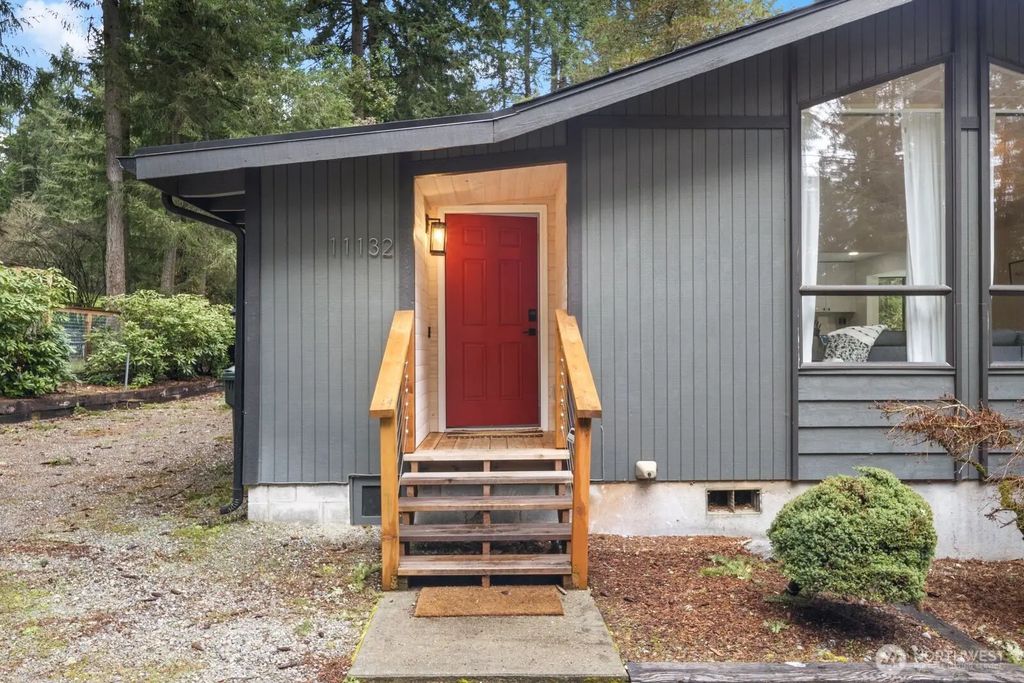 11132 Country Club Drive, Anderson Island