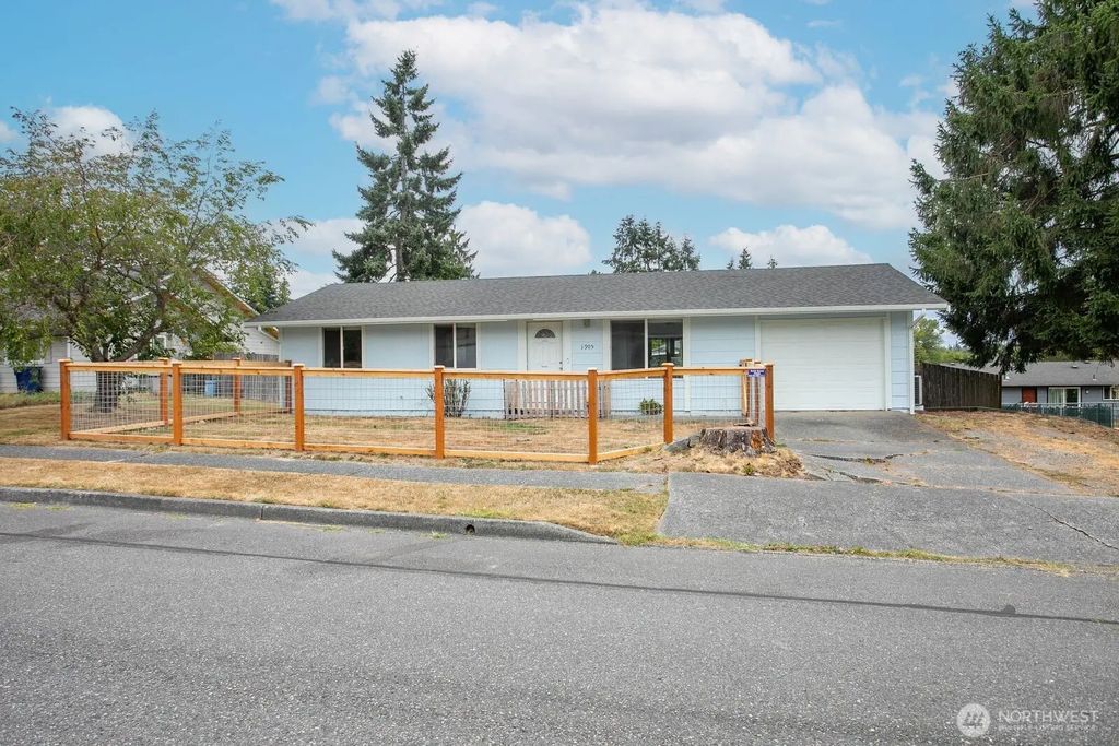 1905 E Belair Drive, Mount Vernon