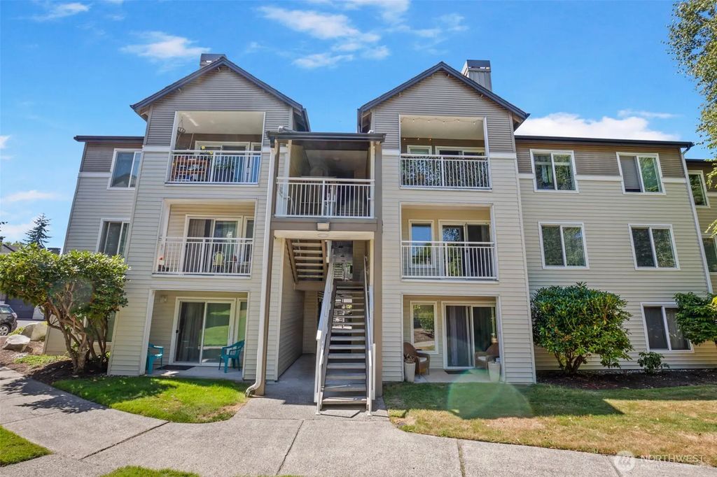 12423 Harbour Pointe Boulevard V202, Mukilteo