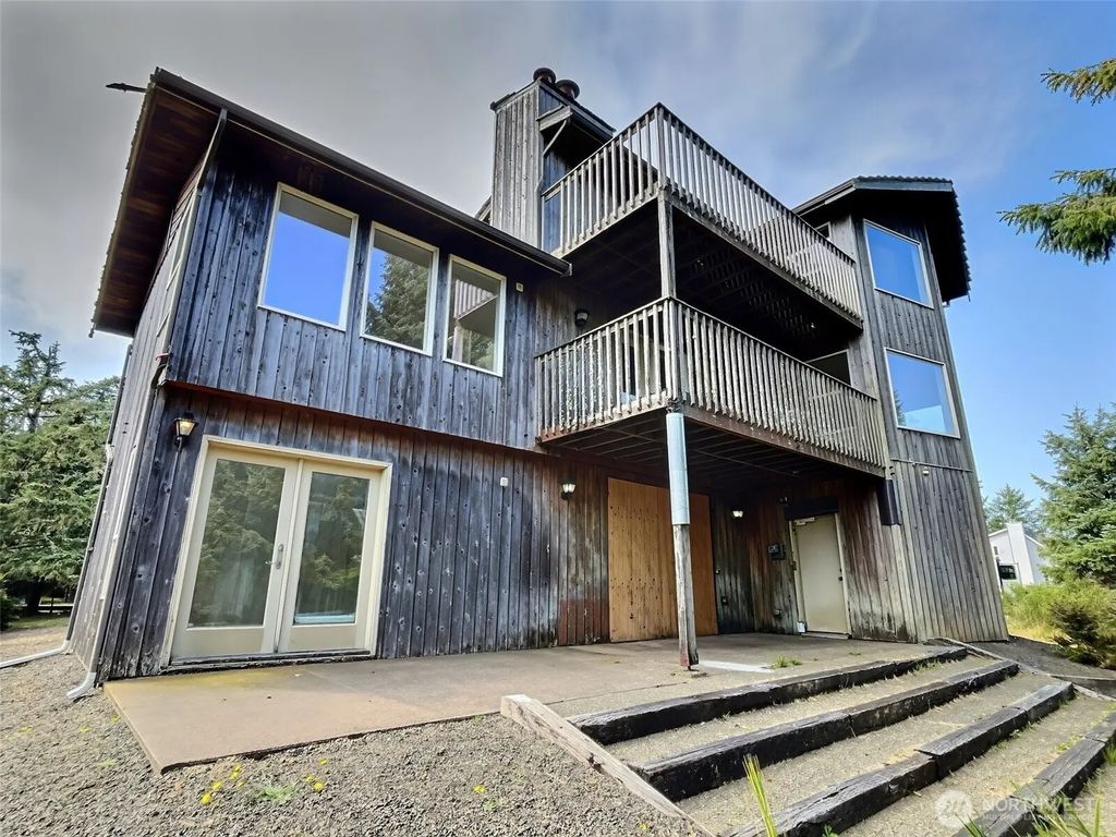 206 Sunrise Avenue Se, Ocean Shores