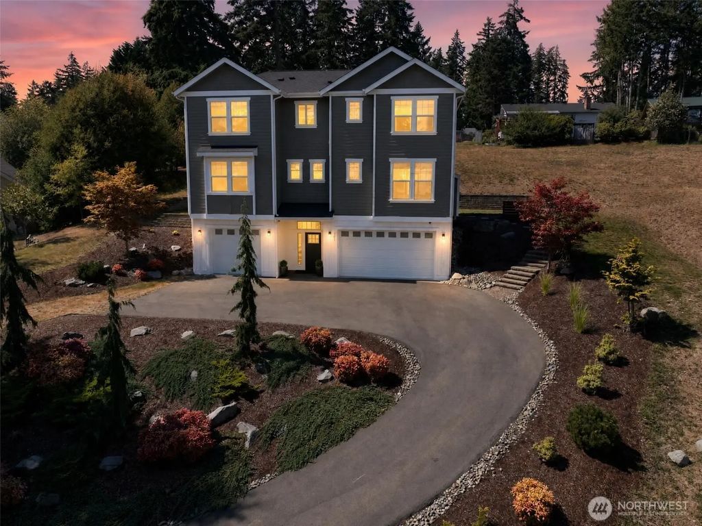 141 E Allynview Drive, Allyn