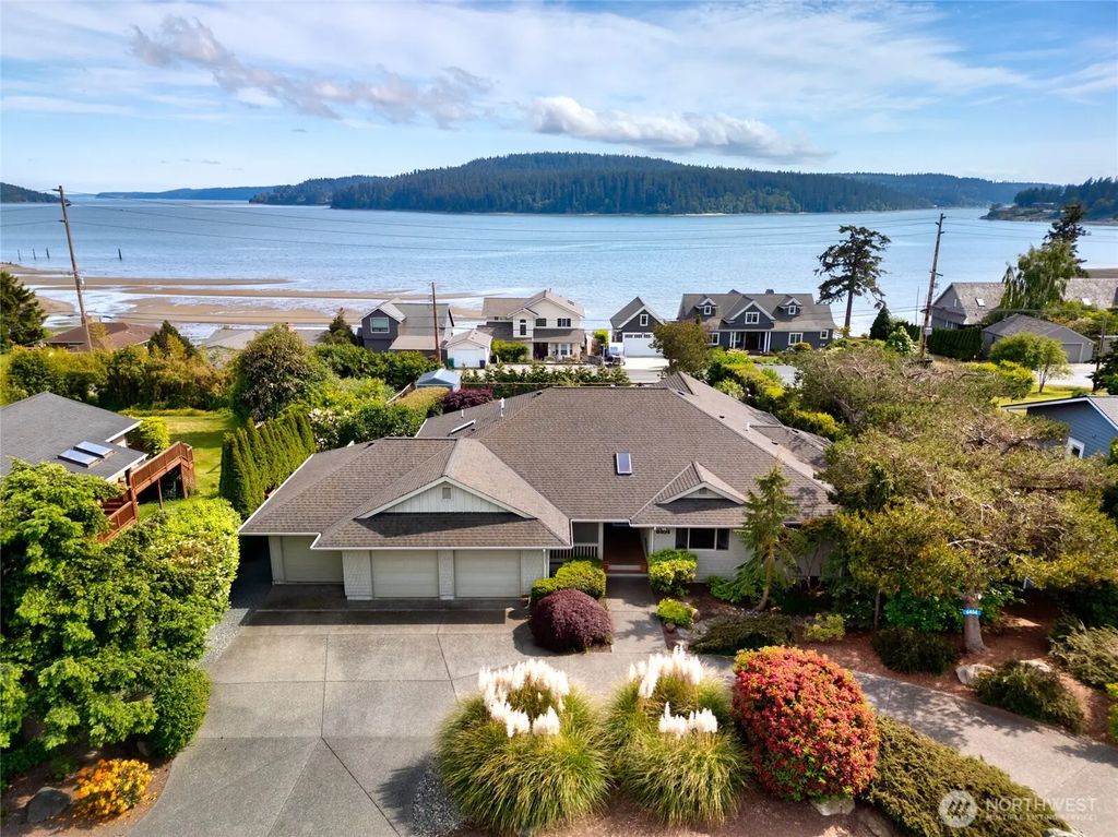 6404 Warren Street, Anacortes
