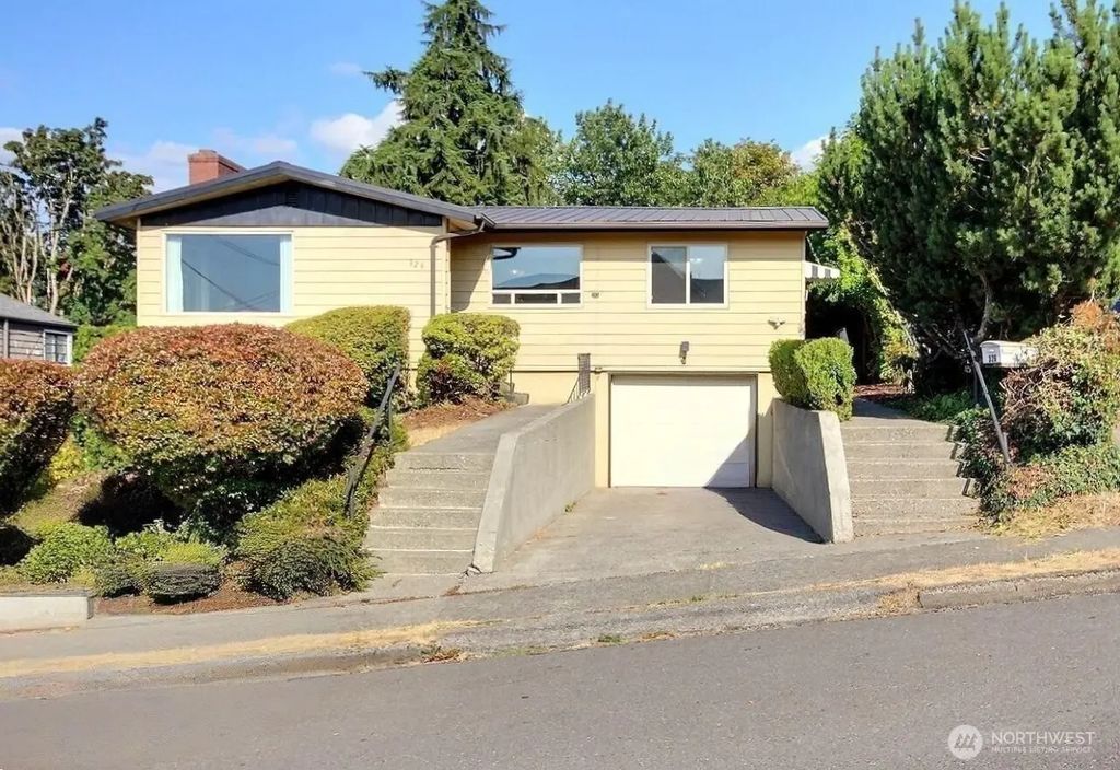 326 Renton Avenue S, Renton