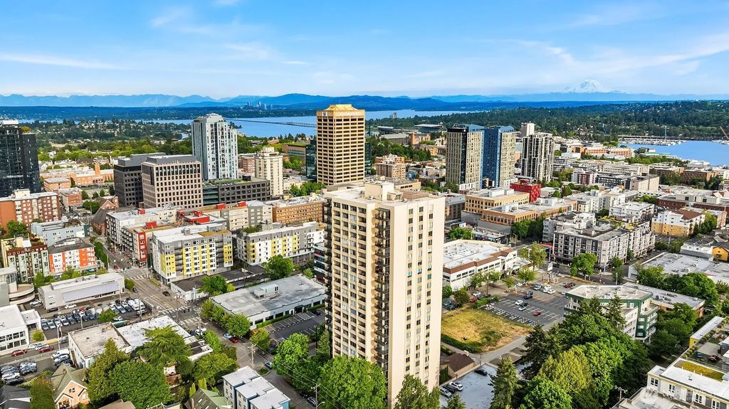4540 8th Avenue Ne 1002, Seattle