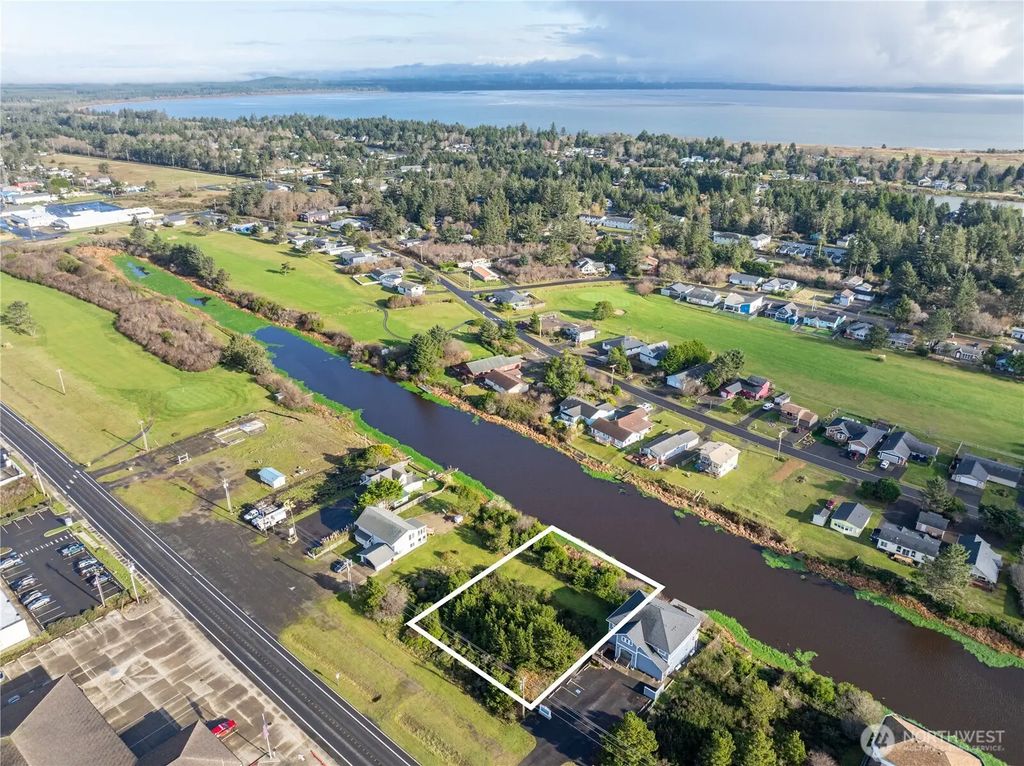 564 Point Brown Avenue Ne, Ocean Shores