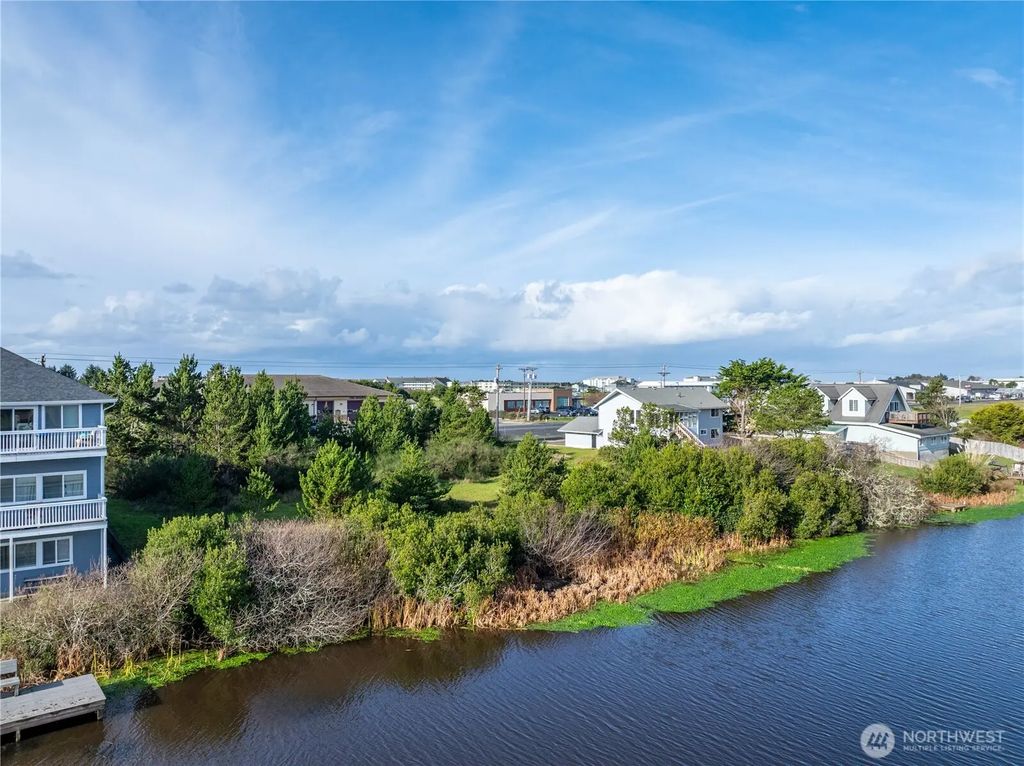 568 Point Brown Avenue Ne, Ocean Shores
