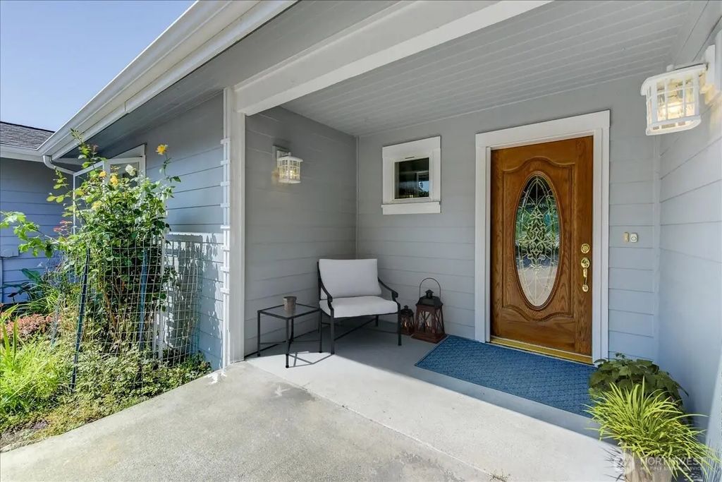 8170 Cultus Drive, Clinton