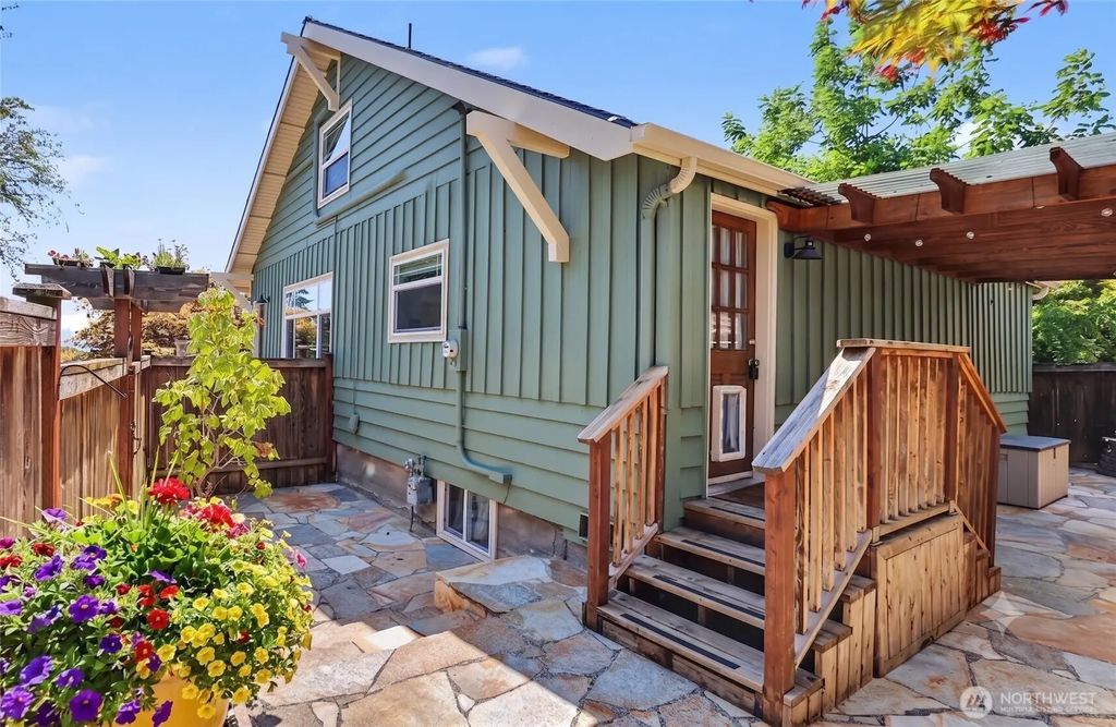 1326 N 40th Street, Seattle