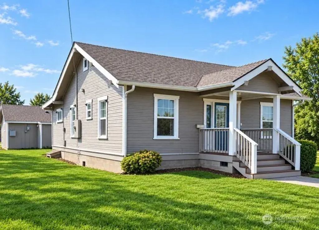 110 E Hazel Avenue, Burlington