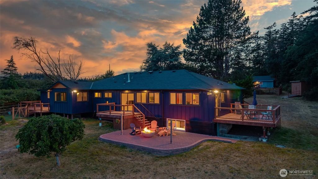 1526 Scenic Heights Road, Oak Harbor
