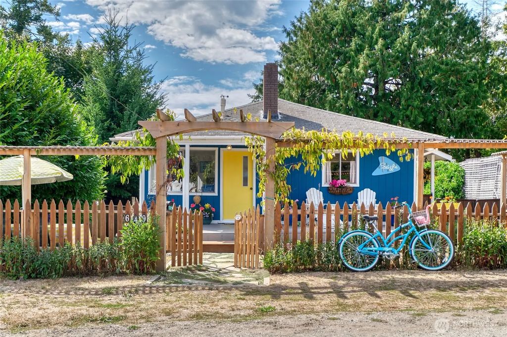 649 Bells Grove, Point Roberts