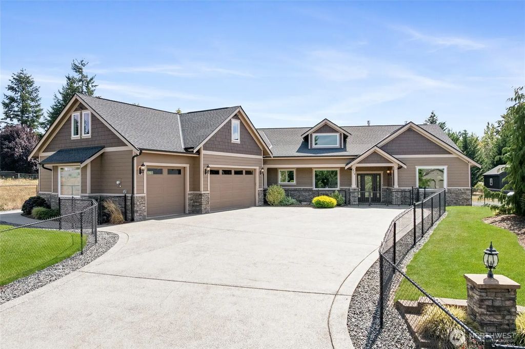 429 Cessna Court E, Eatonville