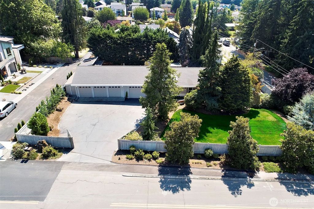 8205 Ne 128th Street, Kirkland