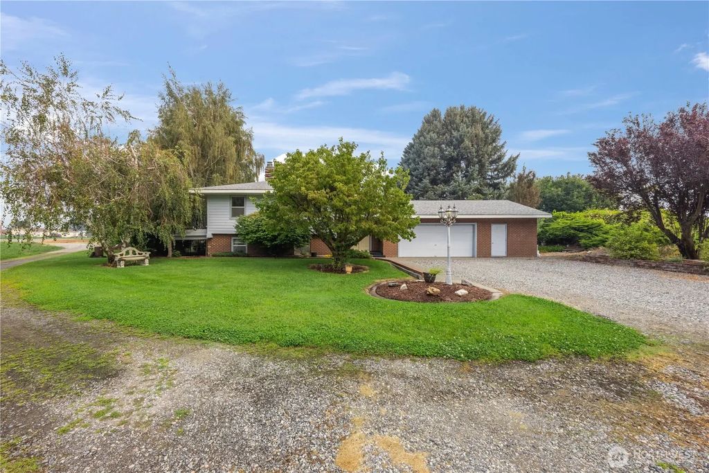 18 Cedar Avenue, Brewster