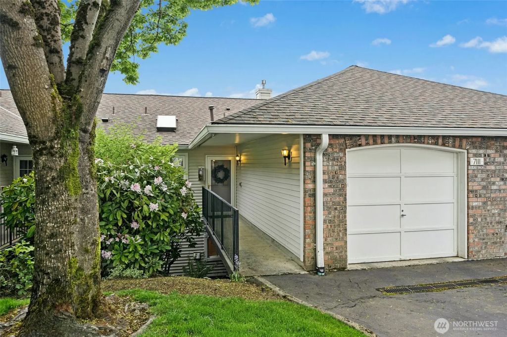7111 134th Court Se D3, Newcastle