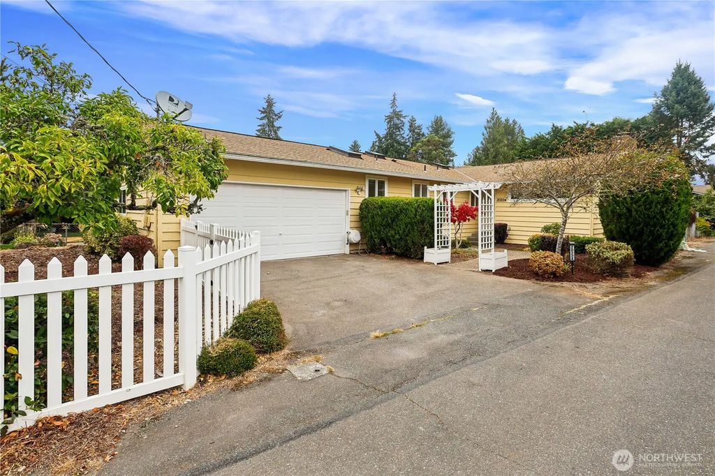 20224 Greenwood Ave N, Shoreline