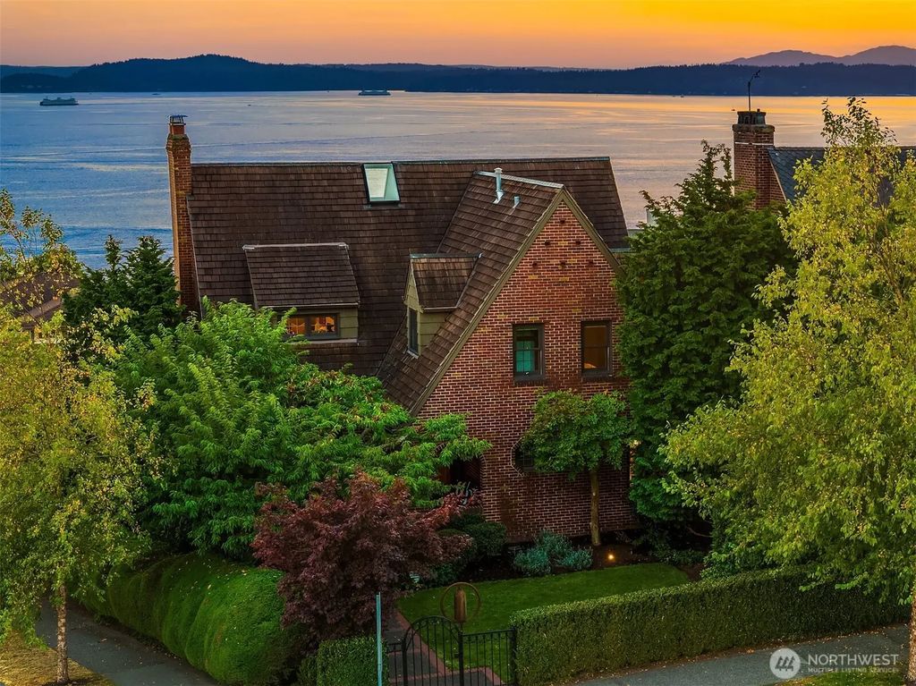 2301 Rosemont Place W, Seattle