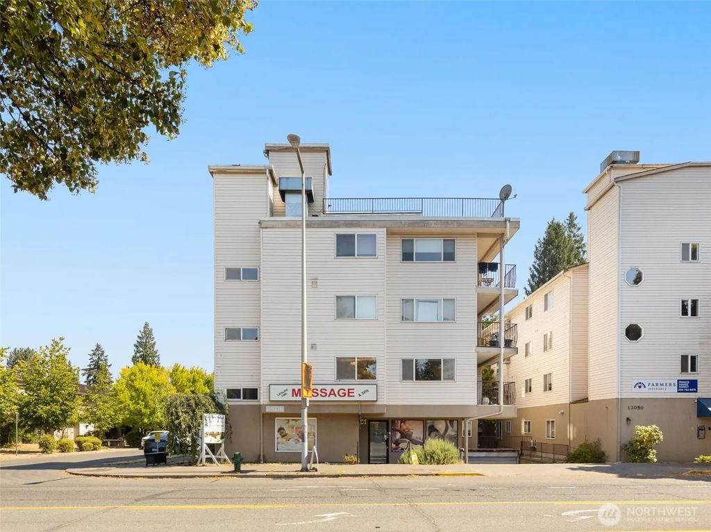 12056 15th Avenue Ne 201, Seattle