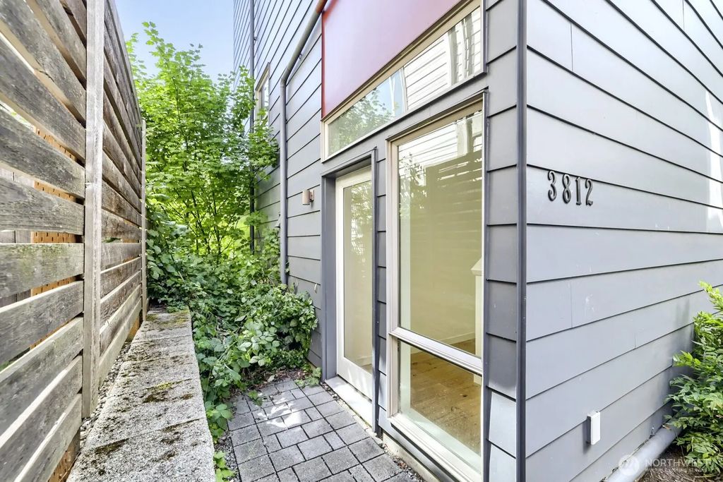 3812 Whitman Avenue N, Seattle