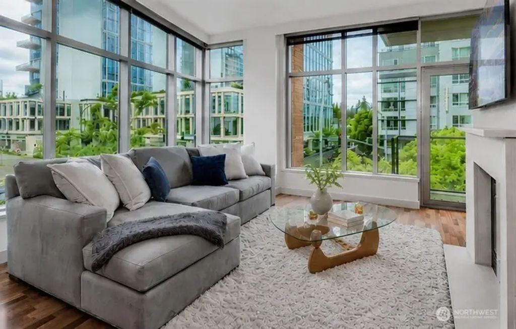 10610 Ne 9th Place 400, Bellevue