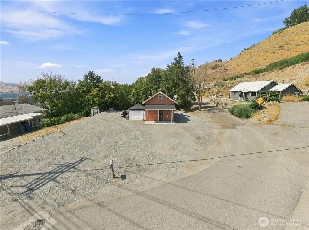 617 N Bradley Street, Chelan