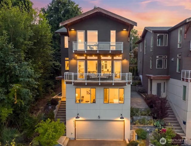 4025 Burton Place W, Seattle