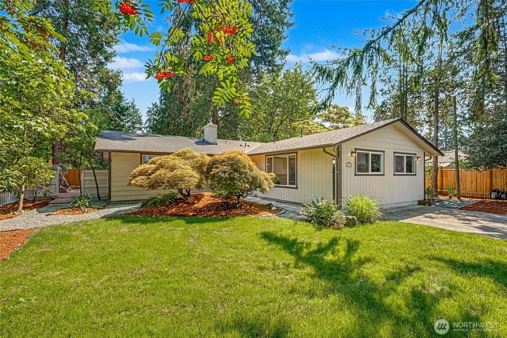 1121 Military Road E, Tacoma