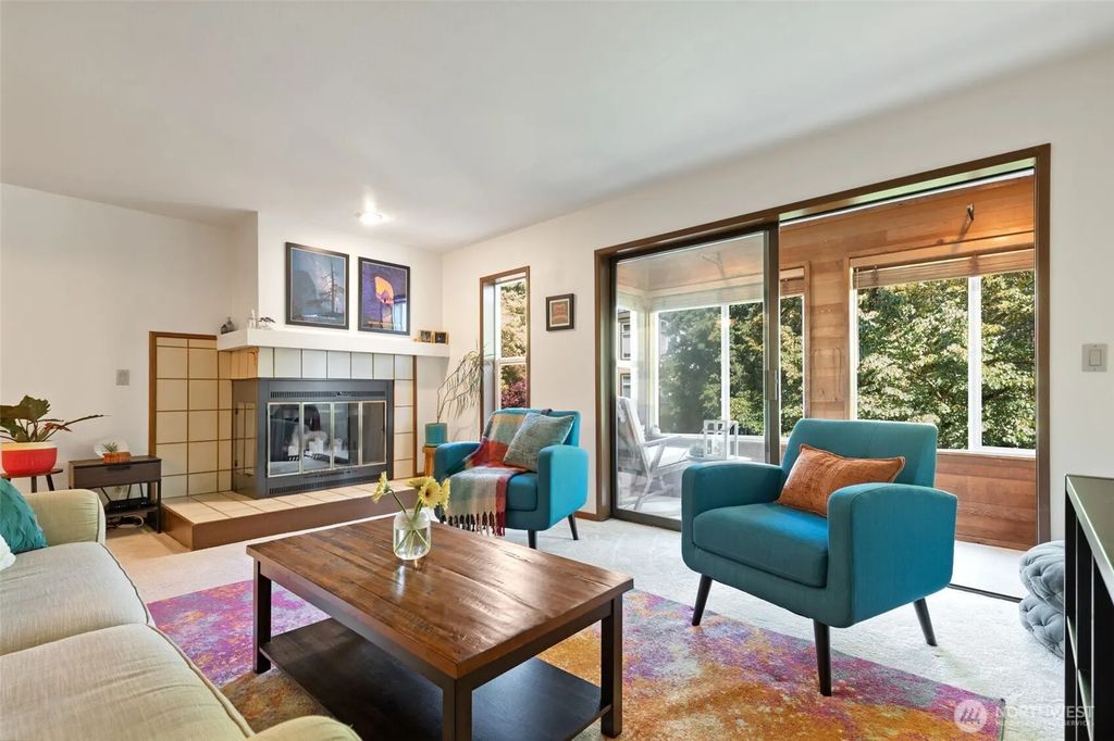 12027 15th Avenue Ne 304, Seattle