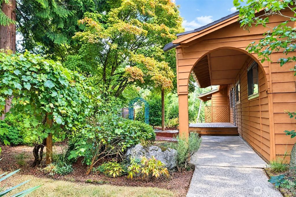 3520 Ne 204th Street, Lake Forest Park
