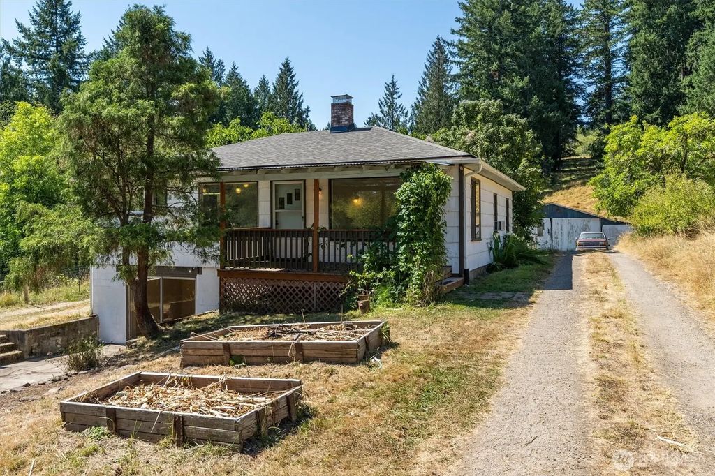 205 N Maple Hill Road, Kelso
