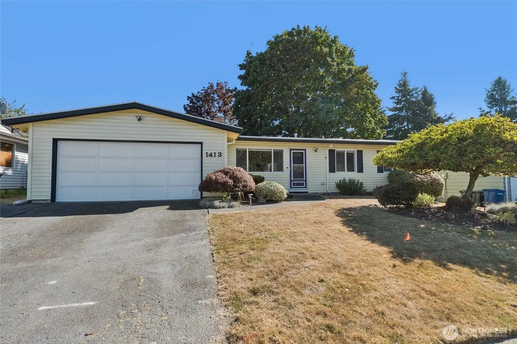 1413 S 276th Place, Des Moines
