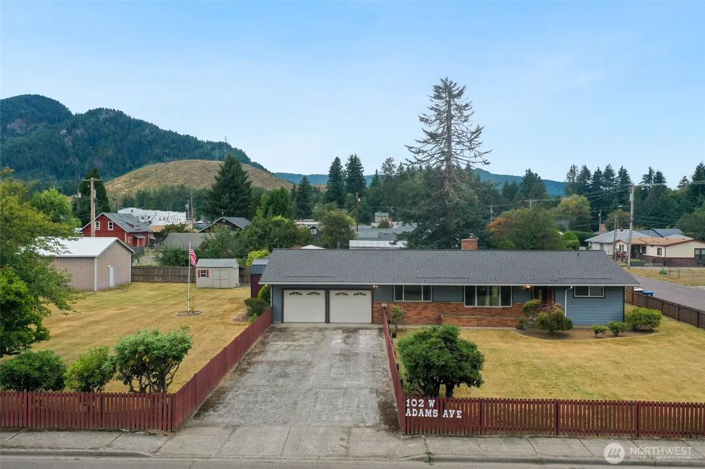102 W Adams Avenue, Morton