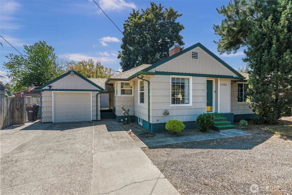 2205 Ocean Beach Highway, Longview