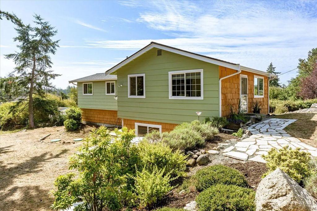 1002 Carl Avenue, Oak Harbor
