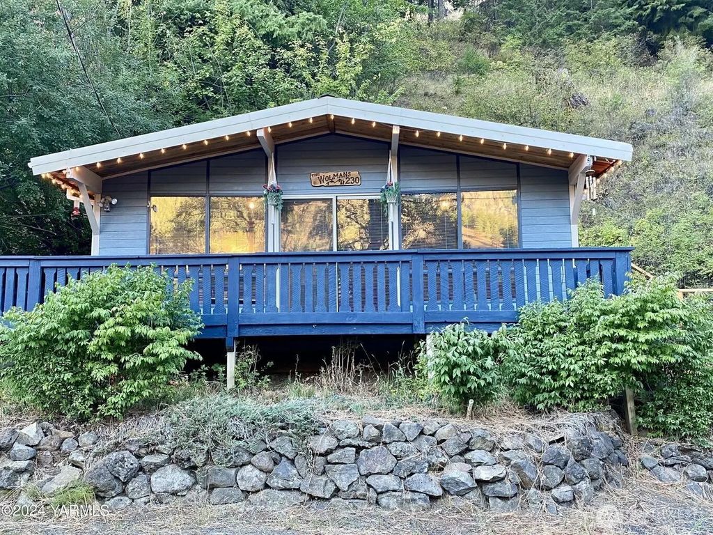 230 Pine Cliffs Drive, Naches