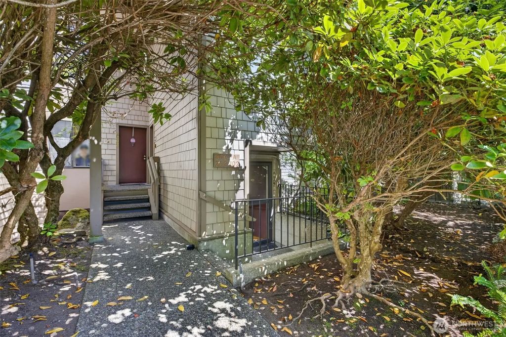 13730 15th Avenue Ne A102, Seattle