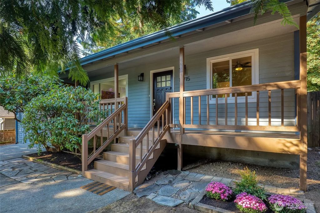 13715 26th Avenue Ne, Seattle