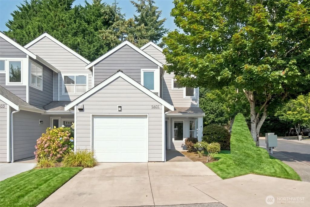 5601 N Grove Drive, Mukilteo