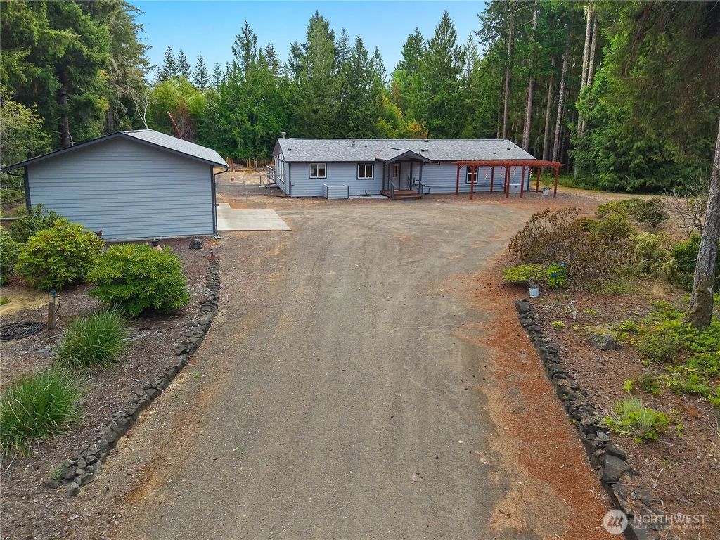 370 E Strong Road, Shelton