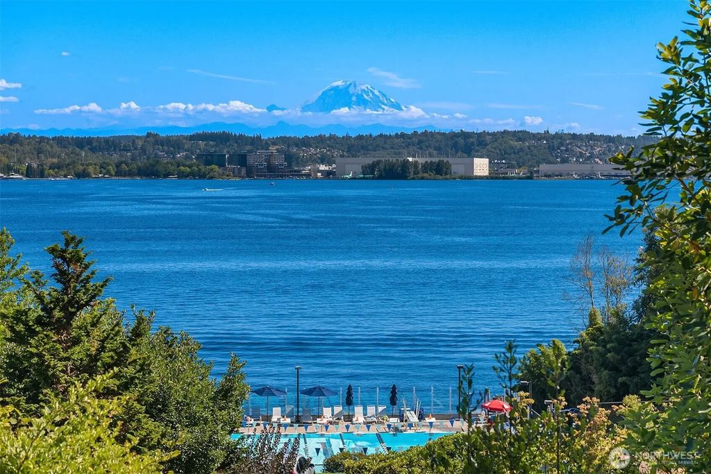 8340 Avalon Drive, Mercer Island