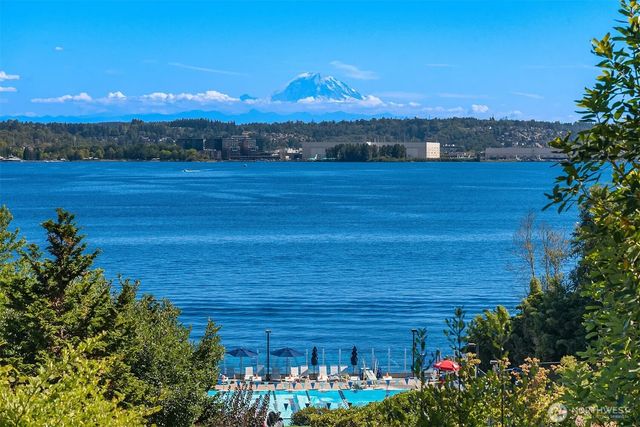 8340 Avalon Drive, Mercer Island
