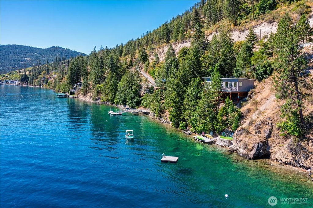 9064 S Lakeshore Rd., Chelan